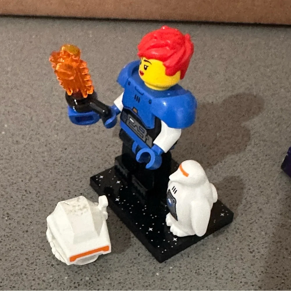 LEGO Series 26 Ice Planet Explorer Minifigure 71046 w Penguin & Box